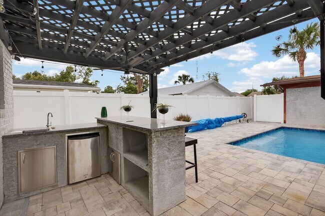Building Photo - Beachside Pool Home Just Minutes from the Ocean!