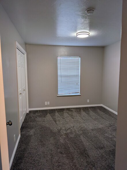 Building Photo - 1050 S Orem Blvd