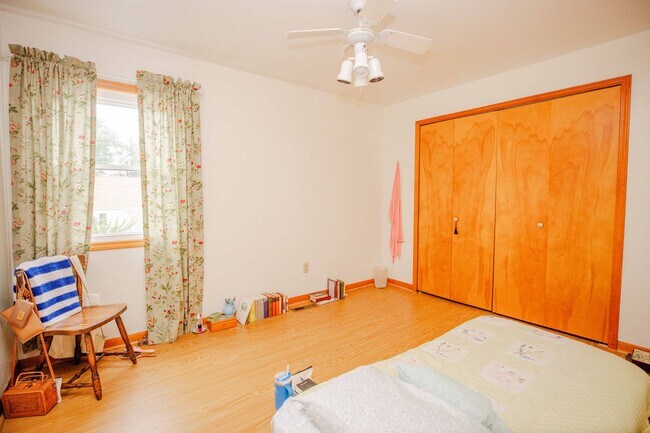 Building Photo - Beautiful four bedroom home avaulable for ...