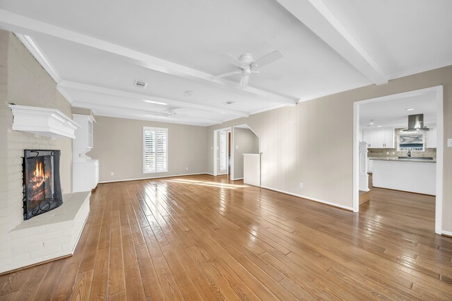 Building Photo - 115 Heather Ln