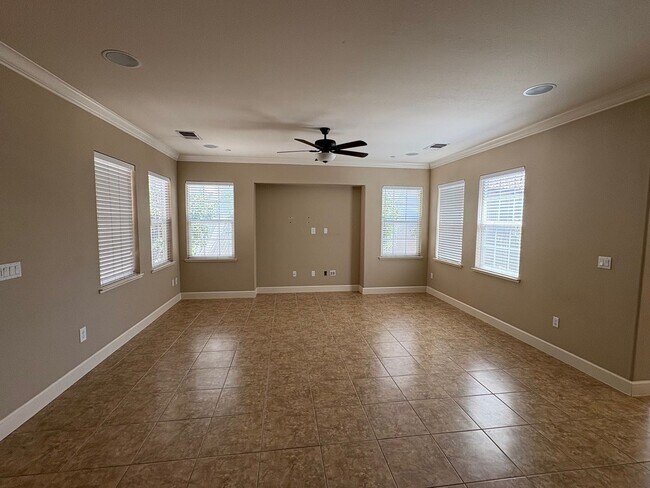 Building Photo - Luxurious home
