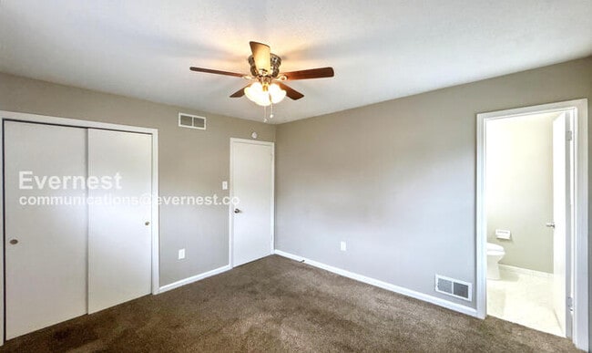 Building Photo - 7031 Saddlebrook Dr