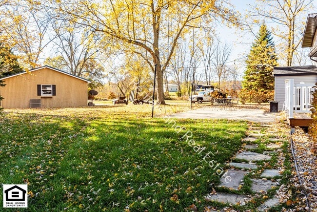 Building Photo - 40 Ln 375 Lake James