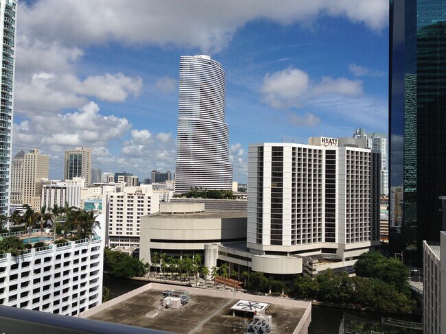 Building Photo - 500 Brickell Ave