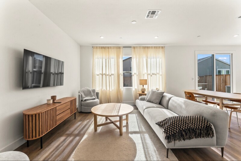 Building Photo - 231 Goldback Ct