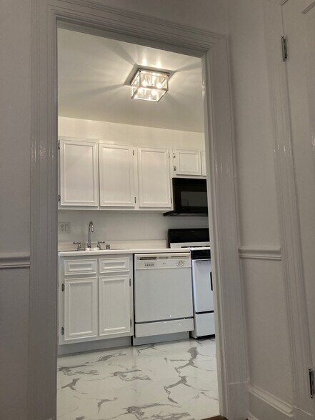 Kitchen - 3014 Dent Pl NW