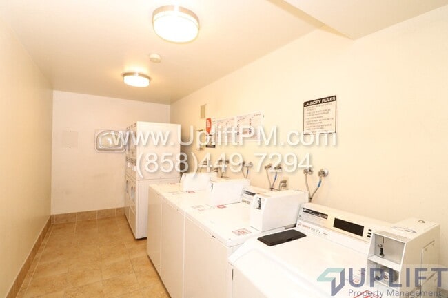 Building Photo - Charming 1 Bed / 1 Bath Condo in Gated Community in a Prime Central Location