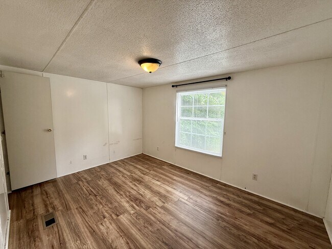 Building Photo - 32 Mandalay Dr