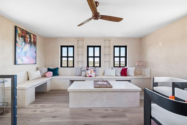 Building Photo - 2701 Bumble Bee Dr