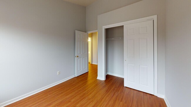 Building Photo - Updated Three Bedroom Home W/Full Sized Kitchen, Parking, Back Deck, & 2,640 Square Feet!