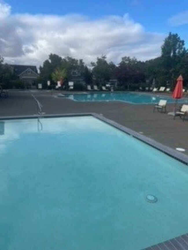 Building Photo - Beautiful 3 Bedroom in Grand Oaks Neighbor...