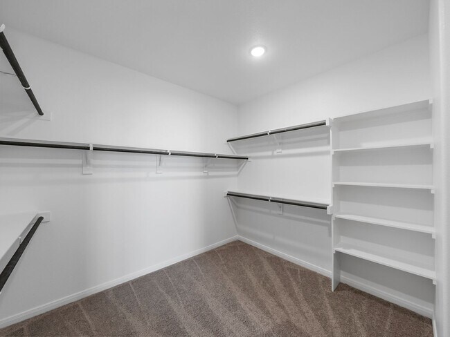 Building Photo - Almost New, Modern Look 4 Bed 3 Bath House in Van Alstyne Available Now!