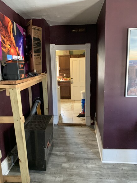 Living Room - 622 Erie St SE