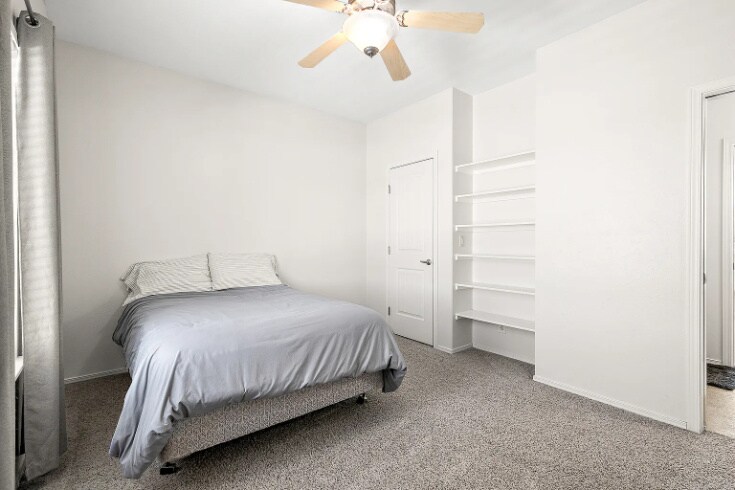 Building Photo - 18227 Southlake Cir