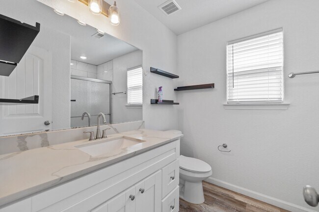 Building Photo - 139 W Palm