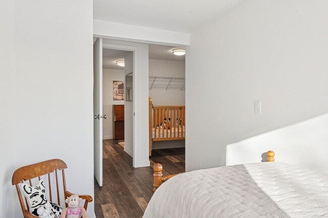 Building Photo - Waterfront Living!