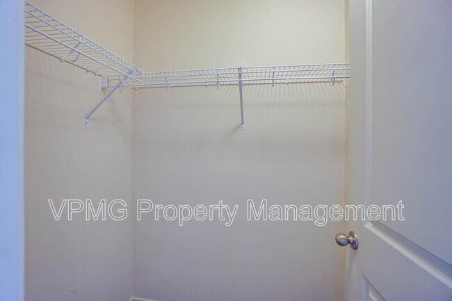 Building Photo - 5941 NE 48th St