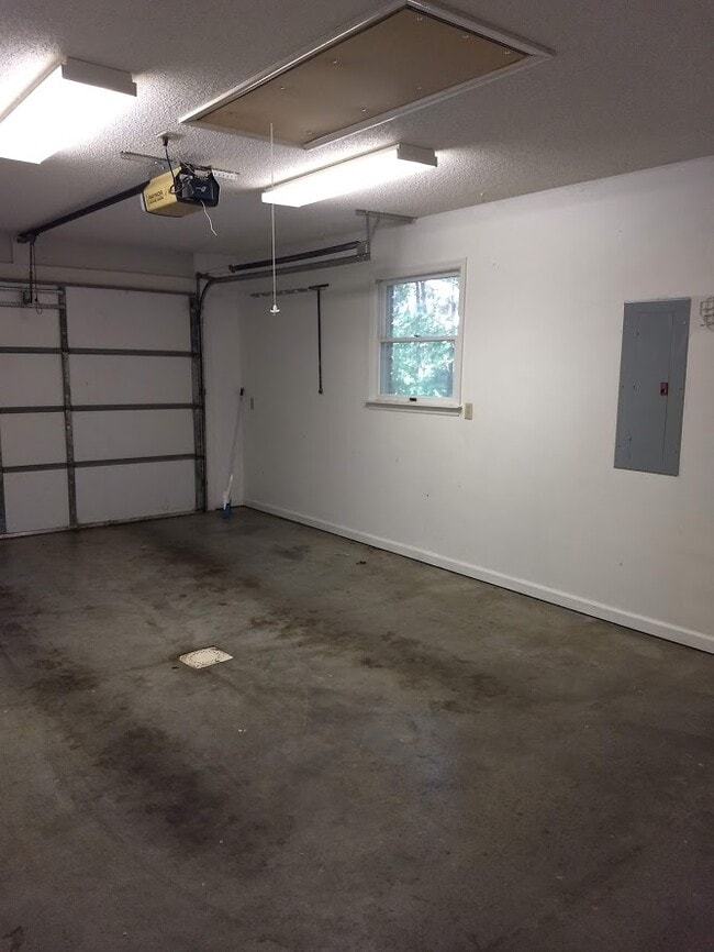 Building Photo - 104 Sheffield Dr