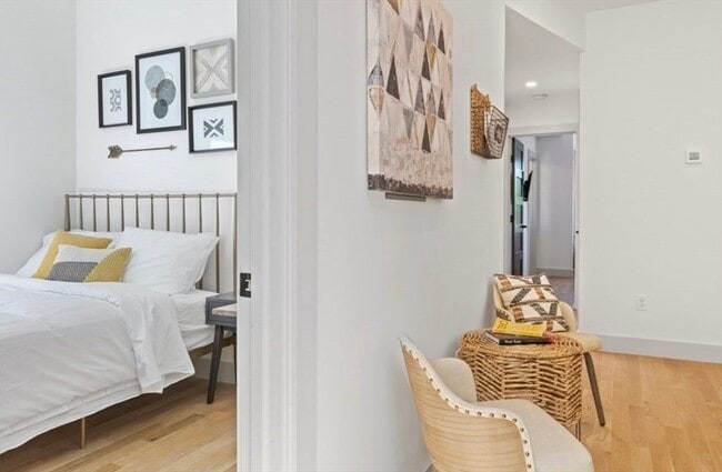 Building Photo - 43 Wordsworth St