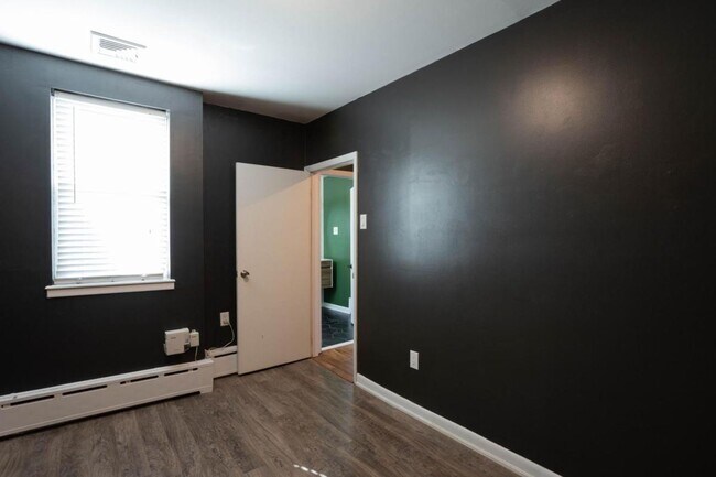 Building Photo - Gorgeous 2 Bedroom, 1.5 Bath Home in South Philly's LoMo Neighborhood