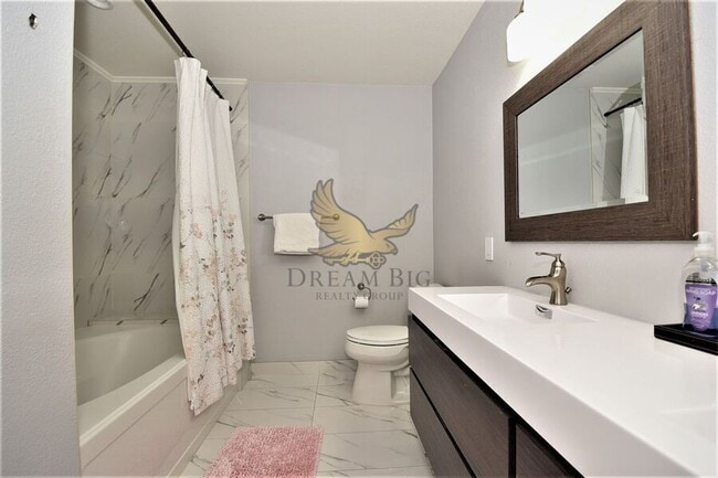 Building Photo - 5415 W Harmon Ave