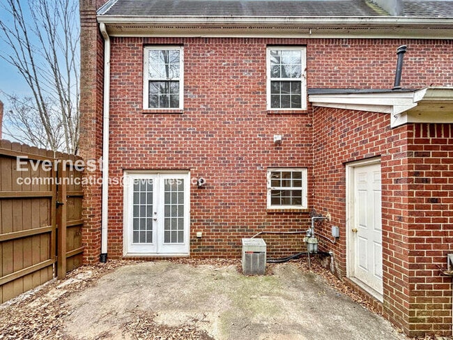 Building Photo - 8002 St Charles Square