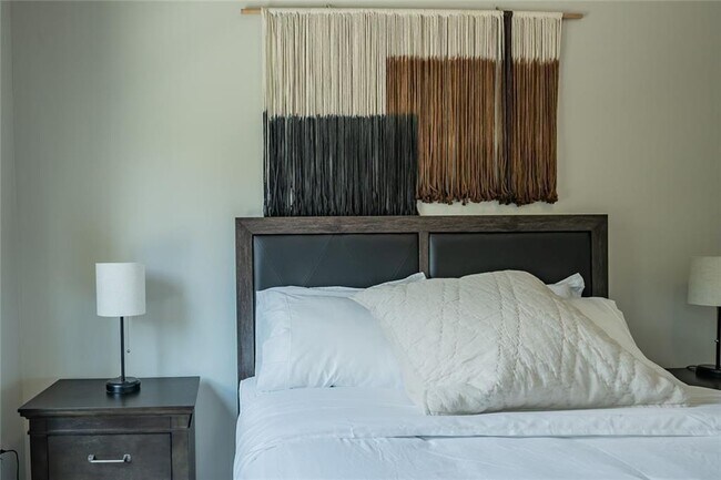 Building Photo - 454 Burgundy Terrace SE