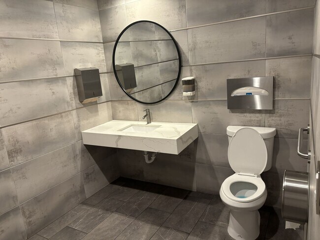 Building Photo - AWESOME 2 BEDROOM  CONDO NEAR STRIP W/ VIEWS AND OVERLOOKS POOLS!!!!!!