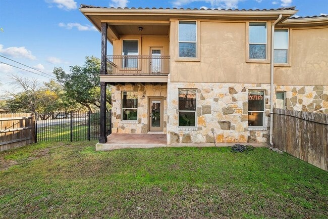 Building Photo - 400 Hummingbird Ln