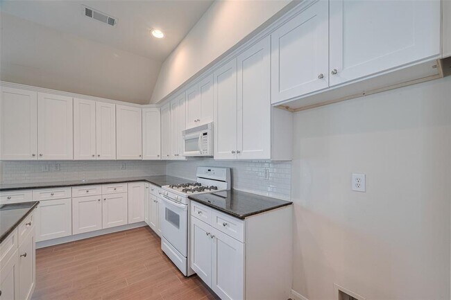 Building Photo - 11106 Fairway Dr