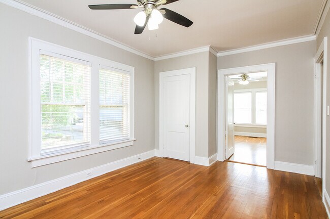 Building Photo - 305 E Ponce de Leon Ave