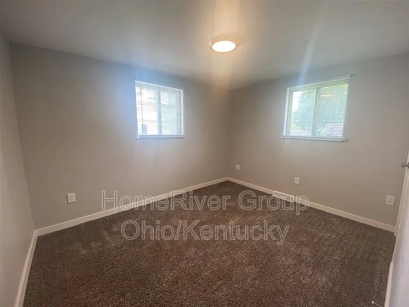 Building Photo - 4618 Farnham Ave