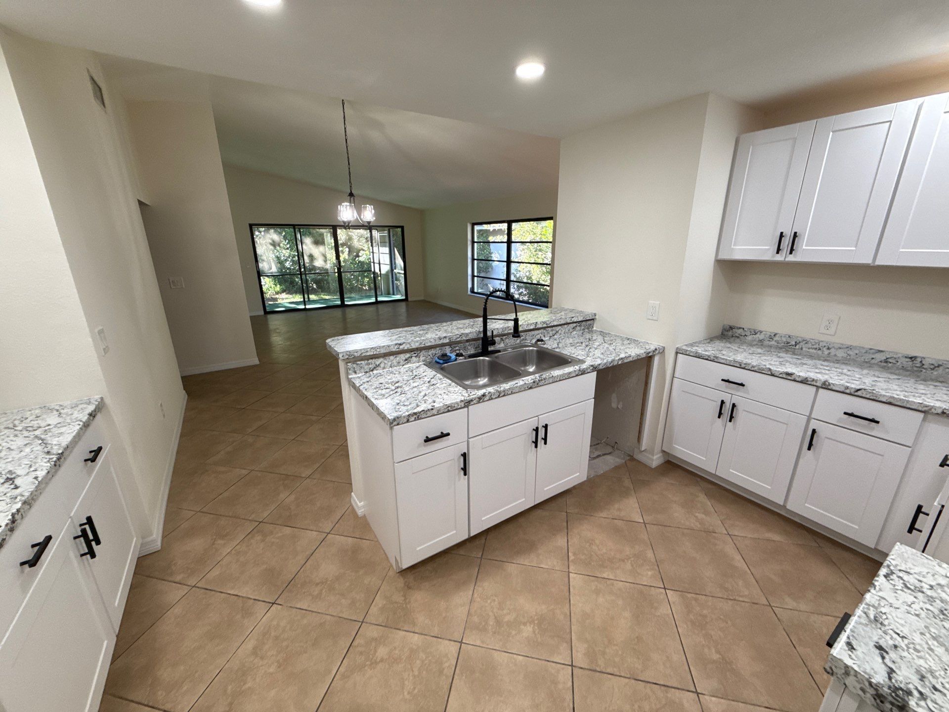 Building Photo - 100 Golfview Dr