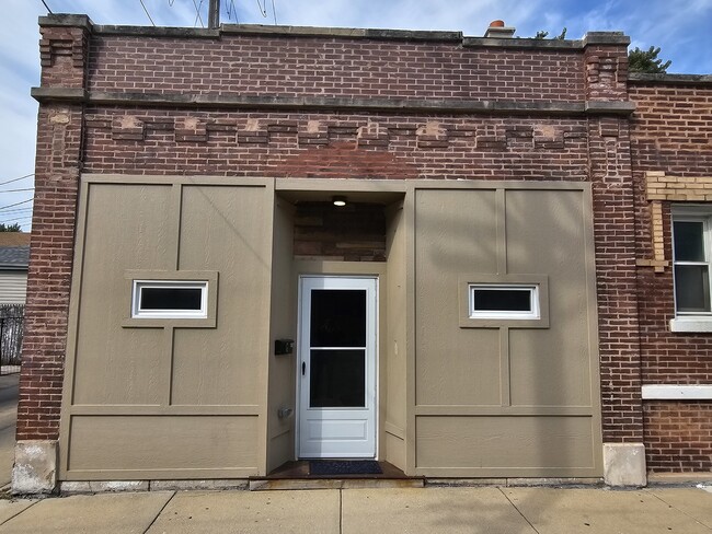 Primary Photo - 5401 W 22nd Pl