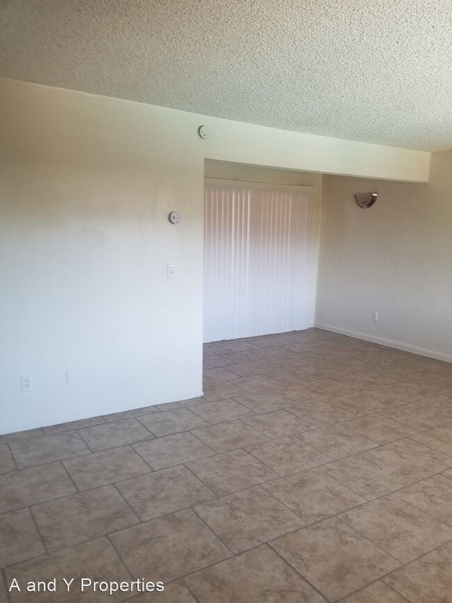 Building Photo - 2032 W Linden St