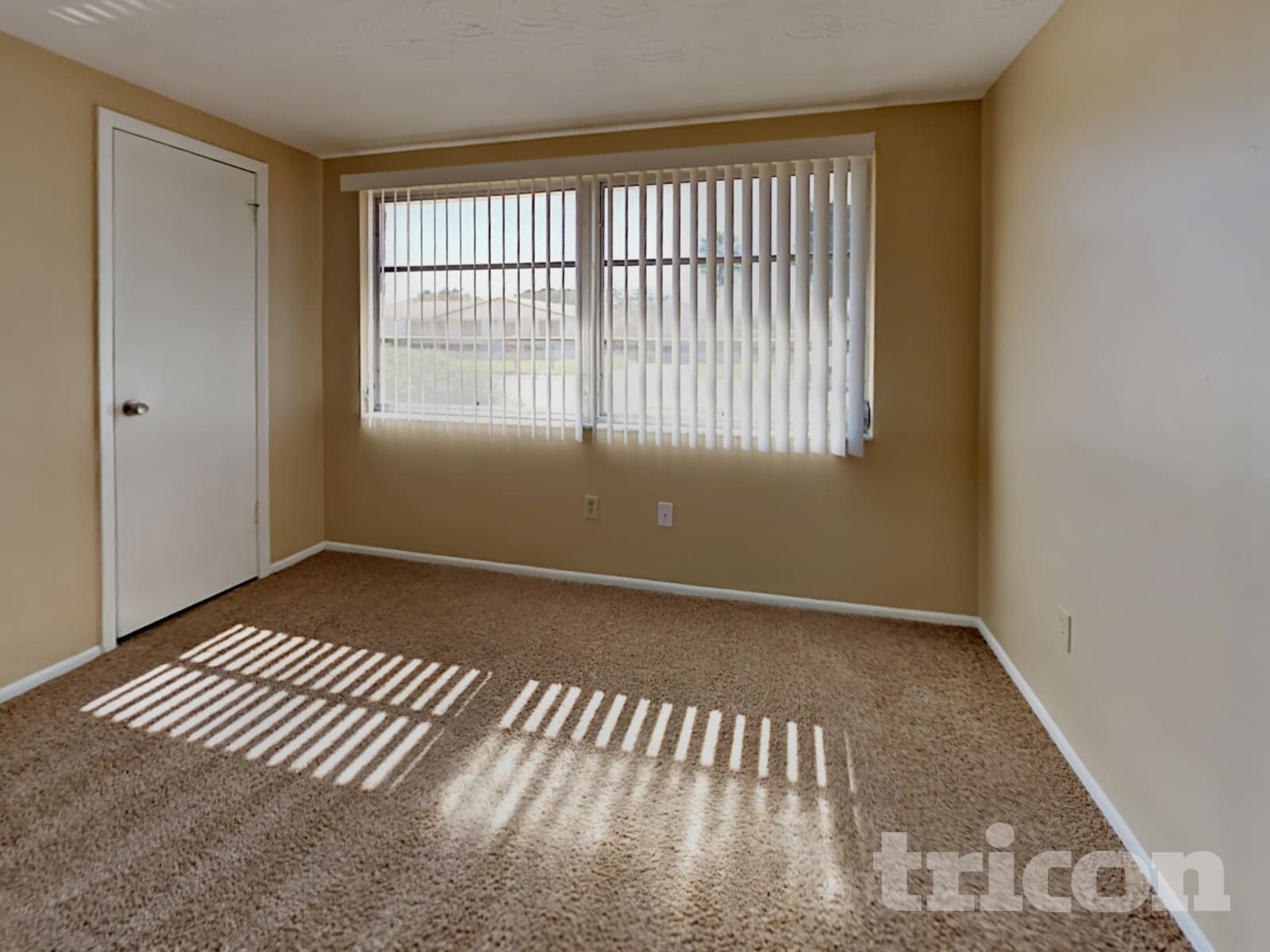 Building Photo - 3327 Seffner Dr