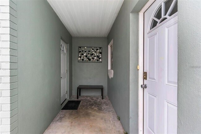 Building Photo - 206 N Himes Ave