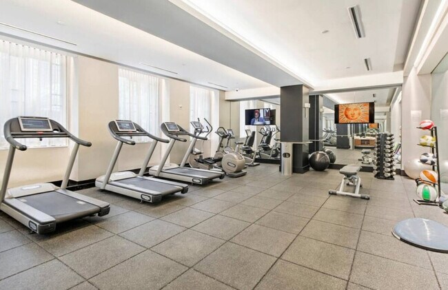 Building Photo - 411 E 50th St