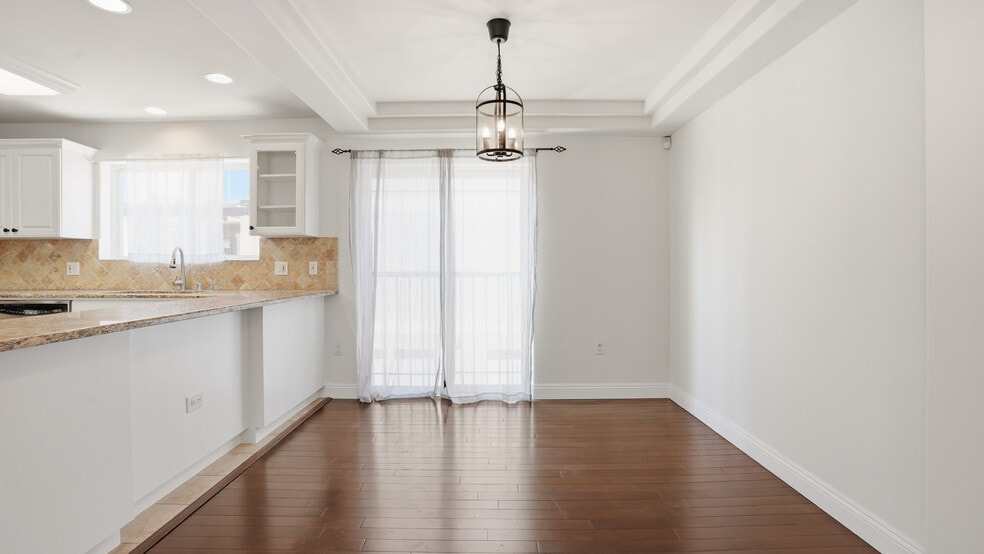 Building Photo - 10752 Hortense St