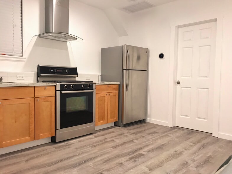 Primary Photo - 925A Southgate Avenue