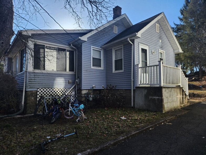 Building Photo - 24 Hamilton Ave