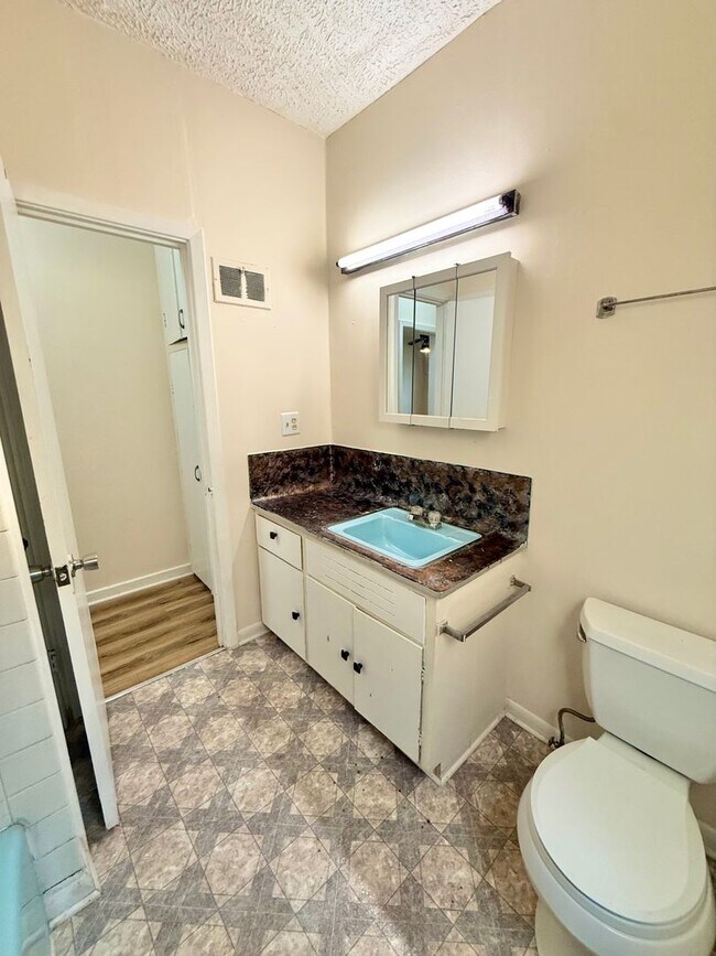 Building Photo - 913 F St