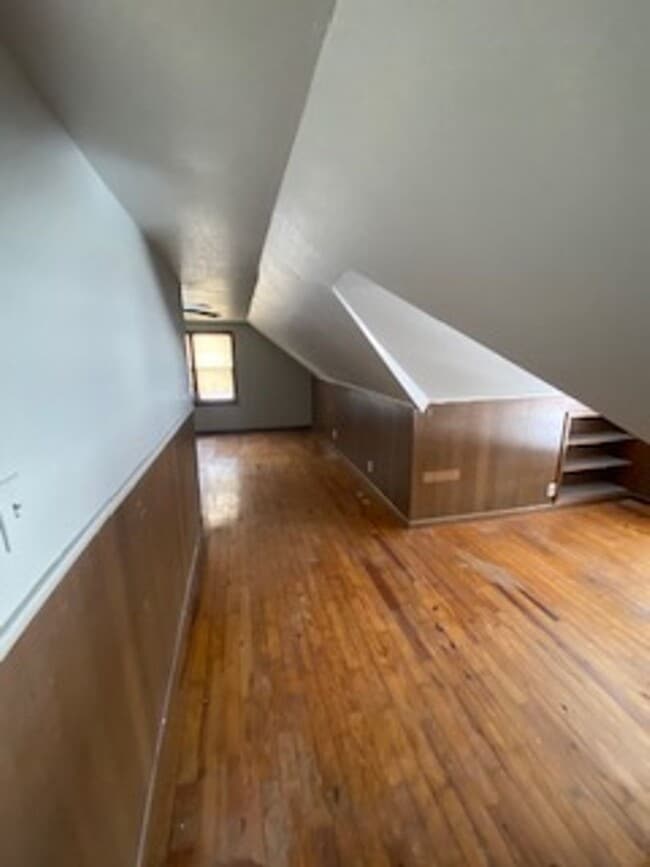 Building Photo - Cozy 3 Bedroom Home