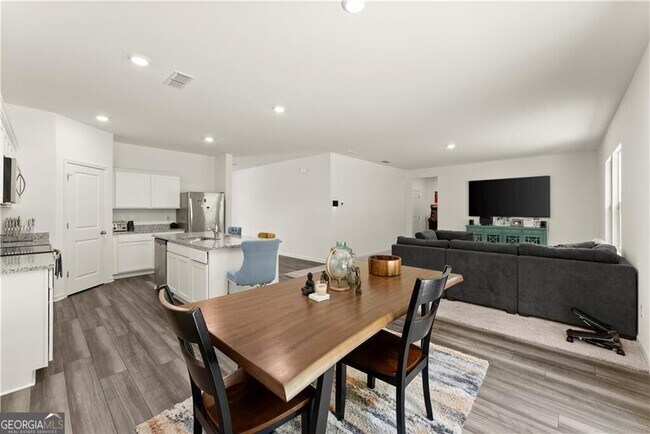 Building Photo - 157 Colbury St