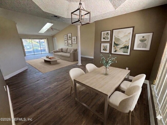 Building Photo - 20 Clarendon Ct N