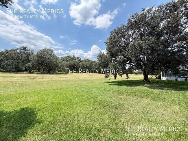Building Photo - 1565 The Oaks Blvd