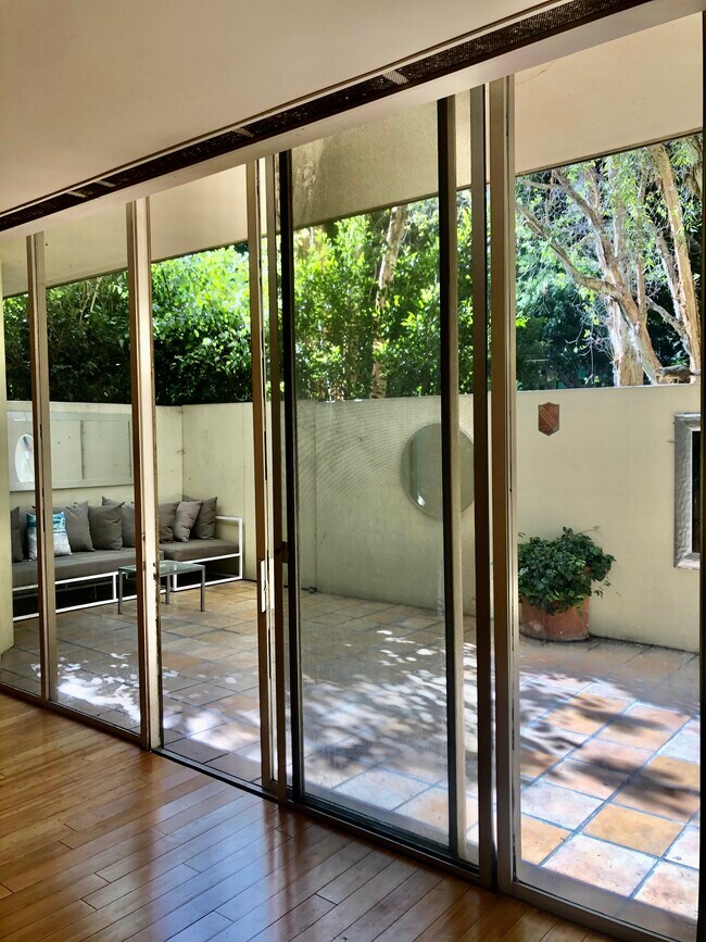 Building Photo - 2170 Century Park E