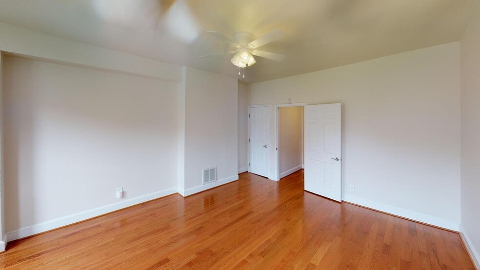 Building Photo - 835 4th St NE