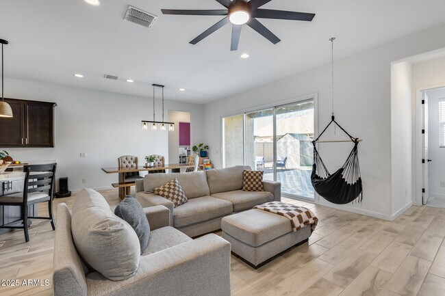 Building Photo - 7694 W Desert Spoon Dr