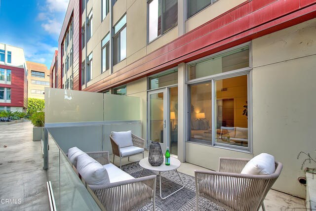 Building Photo - 133 S Los Robles Ave